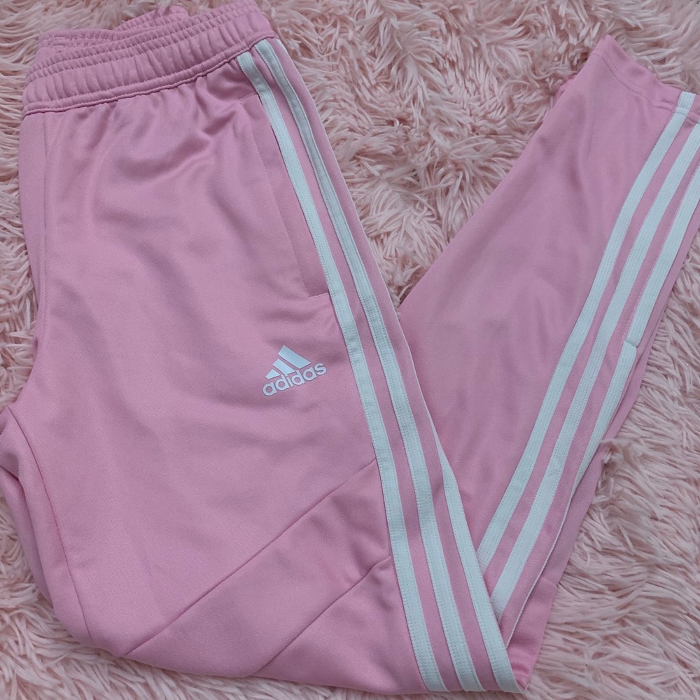 🦋 Adidas pants!